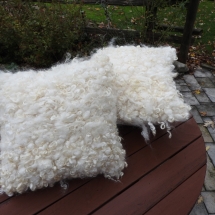 pillows fleece white 16.165-.166